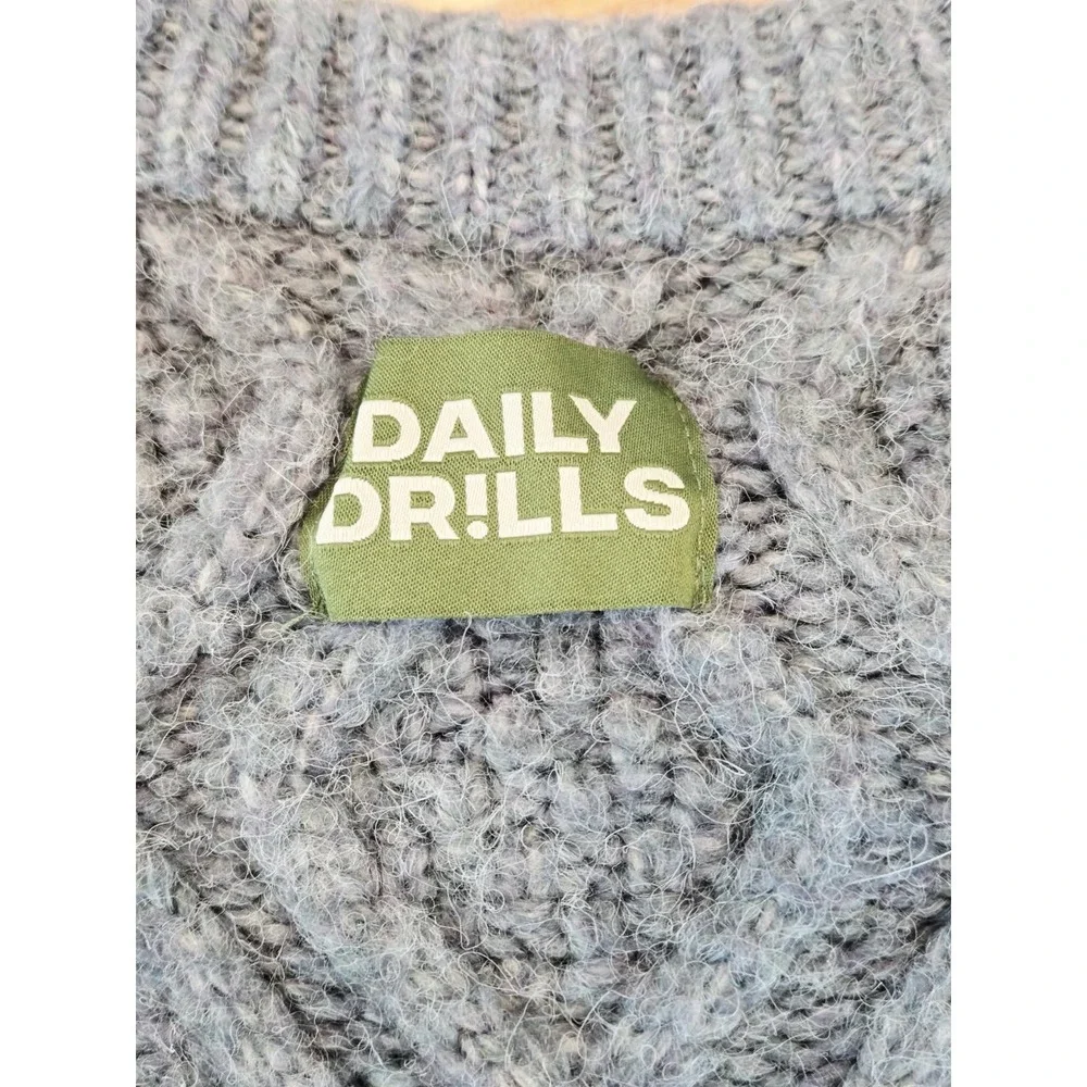 Daily Drills Gray Cable Knit‎ Sweater Granola Girl Size Small